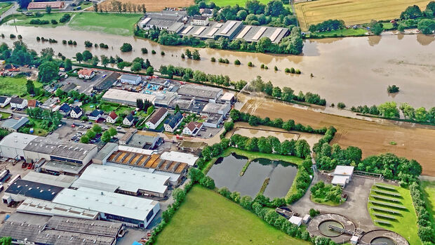 Blick von der Erlenstraße bis zum "Am Graben": Dieser Bereich war besonders schlimm von den Überschwemmungen betroffen. COPYRIGHT: BILDAGENTUR AD MEDIEN GMBH Blick von der Erlenstraße bis zum "Am Graben": Dieser Bereich war besonders schlimm von den Überschwemmungen betroffen. COPYRIGHT: BILDAGENTUR AD MEDIEN GMBH