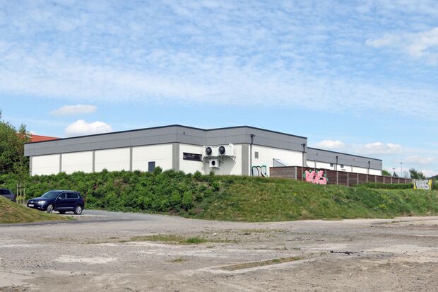 Deutlich auf dem Foto sichtbar: die Aggregate im hinteren Bereich von ALDI. - Kommt es zur Lärmbelästigung für die Seniorenwohnungen, wenn sie weiter nach Westen rücken? FOTO: ANDREAS DUNKER