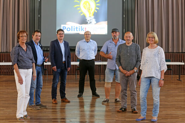 Die drei Ratsmitglieder und die Sachkundigen Bürger der Bürgergemeinschaft (BG) Wickede e. V. (von links): Ilse Prünte, Andreas Pietsch und Uwe Eder (alle Ratsmitglieder) sowie Thomas Schäfer, Ralf Hage, Martin Hahn und Marion Oldenhoff (als Sachkundige Bürger in der BG-Fraktion) ARCHIVFOTO: ANDREAS DUNKER