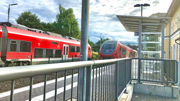 Zwischenzeitlich stauten sich die Regionalexpress-Züge im "Sackbahnhof" in Wickede. FOTO: ANDREAS DUNKER
