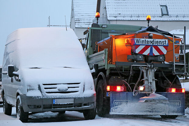 Der kommunale Bauhof ist mit seinen Räum-und-Streu-Fahrzeugen beim Winterdienst im Dauereinsatz ARCHIVFOTO: ANDREAS DUNKER
