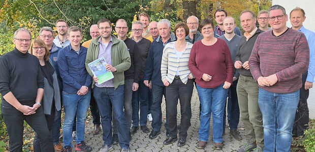 Die CDU-Mitglieder und Rathaus-Mitarbeiter (von links): Bürgermeister Dr. Martin Michalzik (CDU), Martina Michalzik, Christian Mols, Matthias Schulte, Jan Wichmann, Markus Kleindopp (Allgemeiner Vertreter des Bürgermeisters), Partei- und Fraktionsvorsitzender Thomas Fabri, Hans-Georg Wirzfeld, Walter Bechheim, Dennis Hanke, Hans Regenhardt, Willi Eickhoff, Petra Gehrke, Martin Barylla, Helen Kramer, Alexander Stute, Carsten Rohe, Dirk Schröter, Sven Mikolajczyk, Burkhard Neus und Kämmerer Christian Wiese. FOTO: CDU