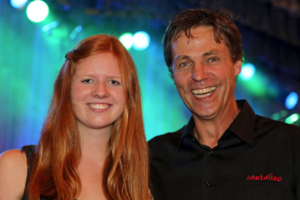 Die neue Kinderchor-Leiterin Leonie Liening zusammen mit ihrem Vorgänger Armin Klotz aus Wiehagen ARCHIVFOTO: ANDREAS DUNKER