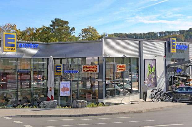 Die Filiale der Hammer Großbäckerei Hosselmann im EDEKA-Center Heder an der Christian-Liebrecht-Straße in Wickede blieb heute ohne Ware in der Auslage und in den Regalen FOTO: ANDREAS DUNKER