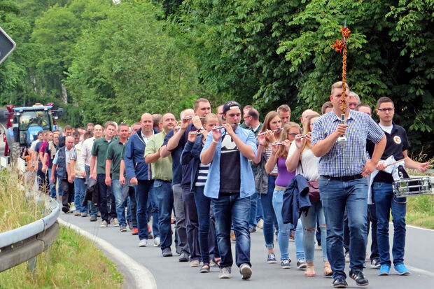 Der große Treck(er) … – Exerzieren der Schützenbruderschaft St. Johannes in Wiehagen FOTO: SCHÜTZENBRUDERSCHAFT