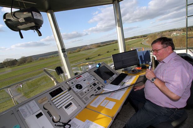 Blick aus dem Tower auf dem Verkehrslandeplatz Arnsberg-Menden mit der erweiterten Start-und-Lande-BahnARCHIVFOTO: ANDREAS DUNKER