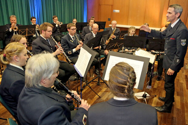 Der Feuerwehr-Musikzug beim Neujahrsempfang 2017 der Gemeinde Wickede (Ruhr) im Bürgerhaus FOTO: ANDREAS DUNKER