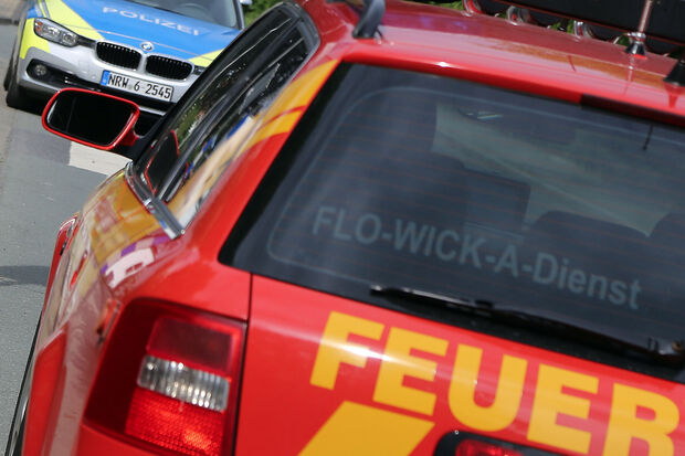 Die Polizei ermittelt wegen möglicher Brandstiftung. Verdachtsmomente gibt es offenbar gegen zwei Jugendliche, die in Brandortnähe gesehen wurden. FOTO: ANDREAS DUNKER