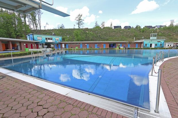 Noch ohne Badegäste: das Freibad in Wickede ARCHIVFOTO: ANDREAS DUNKER