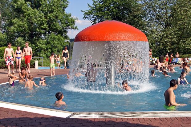 Bei dem heißem Wetter ist das Wickeder Freibad mit seinem kühlen Naß aktuell sehr gut besucht. FOTO: CARINA WESTERWELLE
