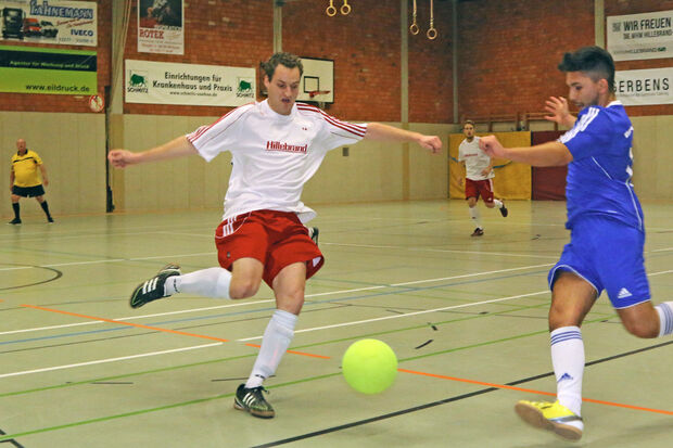 Zum Jahresende findet alljährlich der Gemeinde-Cup mit Fußball-Teams von Behörden, Einrichtungen und Unternehmen in der Gerken-Sporthalle in Wickede statt. ARCHIVFOTO: ANDREAS DUNKER