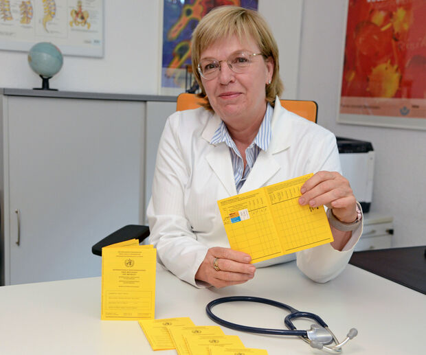  Impfungen gehören zu den wirksamsten präventiven medizinischen Maßnahmen. Dr. Maria Anna Waider, Amtsärztin im Gesundheitsamt des Kreises Soest, appelliert an alle Bürger, ihren Impfstatus überprüfen zu lassen und mögliche Impflücken zu schließen. FOTO: JUDITH WEDDERWILLE / KREIS SOEST