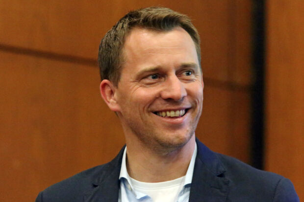 Schulleiter Jan Haurand wird die Doppelbelastung als junger Familienvater und Verantwortlicher für den Aufbau der neuen Sekundarschule in Wickede zu viel. Er verläßt die Ruhrgemeinde und wechselt zur Bezirksregierung nach Arnsberg. ARCHIVFOTO: ANDREAS DUNKER