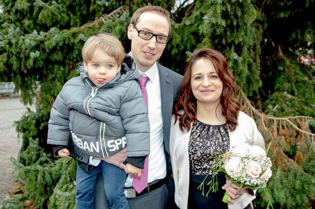 Rafael und Sabrina Neuhaus mit ihrem Sohn Paul FOTO: CARINA WESTERWELLE