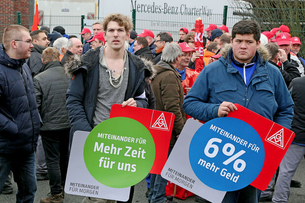 Warnstreik der Gewerkschaft IG Metall vor Wickeder Westfalenstahl FOTO: ANDREAS DUNKER