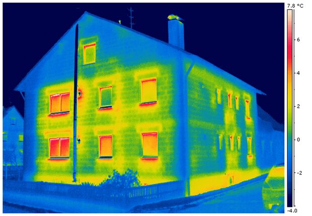Beispiel für eine Thermografie-Aufnahme von einem Haus FOTO: STADTWERKE FRÖNDENBERG