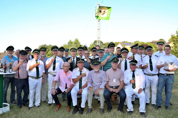 Ehemalige Echthausener Schützenkönige beim Kaiserschießen im Jubiläumsjahr 2018 der Schützenbruderschaft St. Vinzentius FOTO: ANDREAS DUNKER