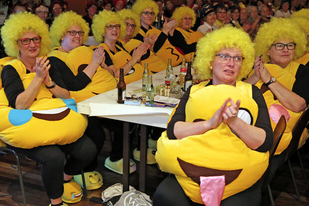 Applaus für die Akteure gab es von den Smileys im Publikum. FOTO: ANDREAS DUNKER