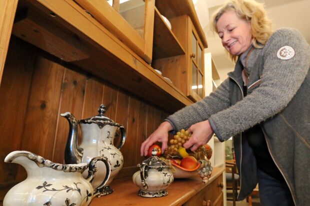 Letzte Dekorationsarbeiten vor der Eröffnung FOTO: ANDREAS DUNKER