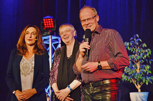 Eine Bühnenerweiterung für große Ensemble wird immer wieder bei Konzerten genutzt. Eine kleinere Bühne muss hingegen stets eigens mit externem Equipment aufgebaut werden. ARCHIVFOTO: ANDREAS DUNKER