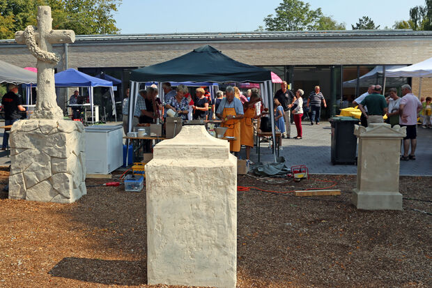 Premiere: Sommer-Fest der Kolpingsfamilie Wickede (Ruhr) zwischen der katholischen St.-Antonius-Kirche und dem Franziskus-Forum FOTO: ANDREAS DUNKER