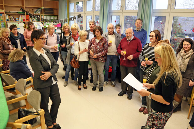 Fachlehrerin Manuela Schröder geht in den Ruhestand: Offizielle Verabschiedung im Kreise der Kollegen FOTO: ANDREAS DUNKER