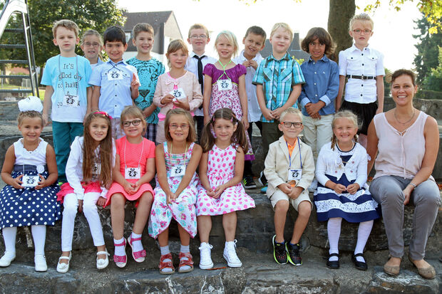 Die Klasse 1b der Melanchthon-Grundschule mit Klassenlehrerin Evi Fischer FOTO: ANDREAS DUNKER