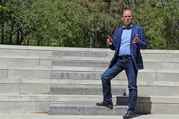 Bürgermeister Dr. Martin Michalzik (CDU) bei einem Besuch des Schulstandortes im Hövel ARCHIVFOTO: ANDREAS DUNKER