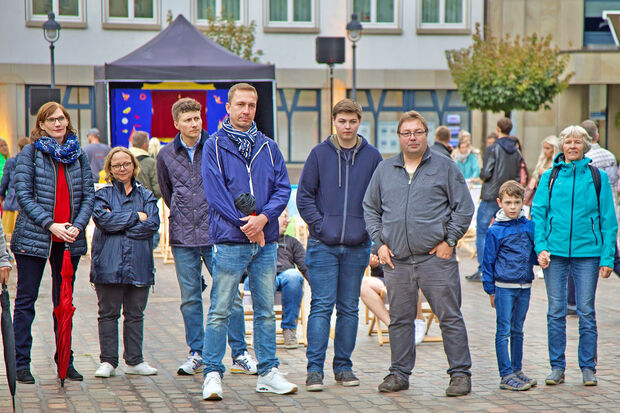 Mit dabei auch der Wirtschaftsförderer Adrian Gruschka und Karsten Korte von der Freiwilligen Feuerwehr der Stadt Werl FOTO: ANDREAS DUNKER