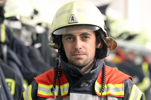 Gemeindebrandinspektor Marc Ptacek leitete den Einsatz in der Siedlung "Rissenkamp" in Wickede. ARCHIVFOTO: ANDREAS DUNKER