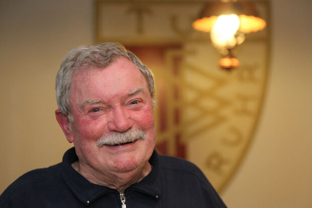 Schiedsrichter-Obmann Rolf Breyholz zog eine positive Bilanz: Denn die TuS Wickede (Ruhr) hat einen "Schiri" mehr als offiziell notwendig. FOTO: ANDREAS DUNKER