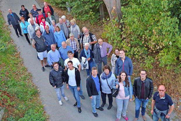 Die Teilnehmer der zehnten Ruhrpromenaden-Wanderung des SPD-Ortsvereins Wickede (Ruhr) FOTO: ANDREAS DUNKER