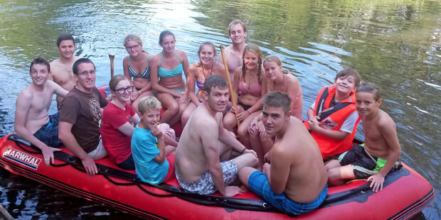 Bootspartie auf der Ruhr: die Jugend des Spielmannszuges FOTO: DANIEL LUIG