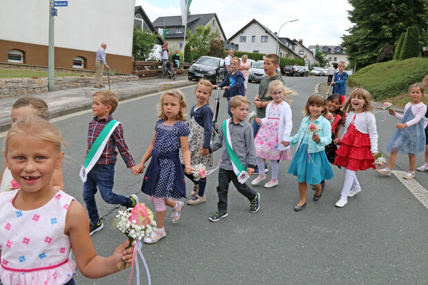 … und sein Gefolge FOTO: ANDREAS DUNKER