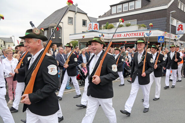Die Kompanie des Schieß-Sport-Clubs (SSC) Wickede, eine Unterabteilung der Schützenbruderschaft St. Johannes Wickede und Wiehagen FOTO: ANDREAS DUNKER
