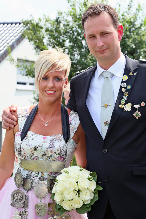 Schützenkönigin Anna Heide mit ihrem Ehemann Sebastian FOTO: ANDREAS DUNKER
