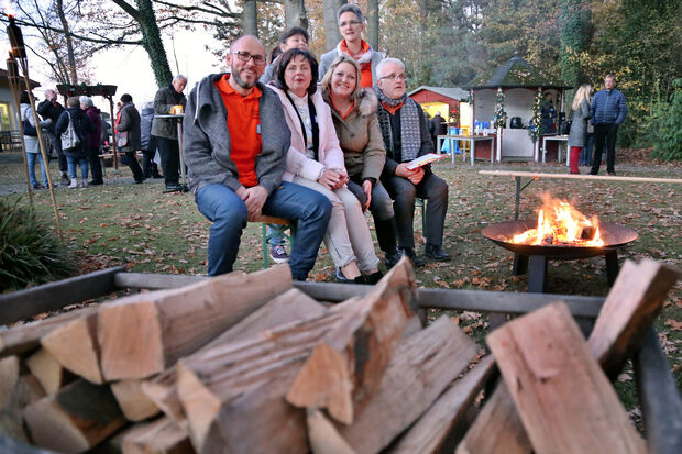 Der kleine Weihnachtsmarkt im Eichenpark des Senioren-Zentrums Häuser St. Raphael in Wimbern ARCHIVFOTO: ANDREAS DUNKER