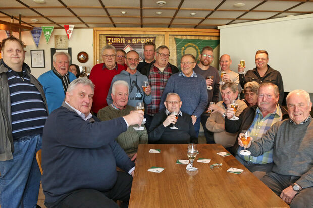Gut besucht: der Neujahrs-Frühschoppen der Turn- und Sportgemeinschaft (TuS) Wickede (Ruhr) im Clubheim "Ohl Inn" am Sportplatz an der Fröndenberger Straße – mit dabei auch Vereinsvorsitzender Burkhard Kree-Lange FOTO: ANDREAS DUNKER