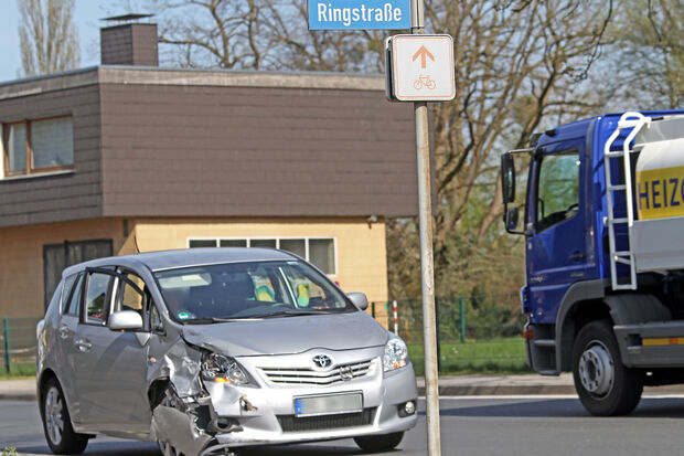 Der Schaden am Fahrzeug des Unfallopfers FOTO: ANDREAS DUNKER
