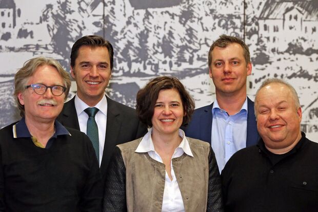 Zweiter Vorsitzender Zahnarzt Dr. Clemens Frigge, Beisitzer Volksbank-Direktor Holger Georg Schwarz, Finanz-Frau Gabriela Kimpel, Beisitzer Rechtsanwalt Sascha Hesse und Beisitzer Kfz-Meister Markus Thurau (von links) FOTO: ANDREAS DUNKER 