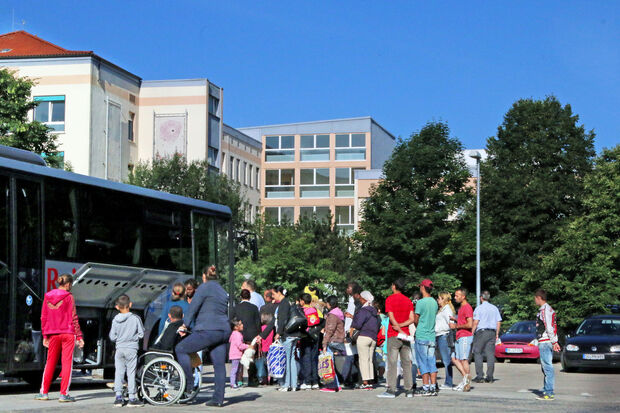 Flüchtlinge an der "Zentralen Unterbringungseinrichtung" (ZUE) in Wimbern FOTO: ANDREAS DUNKER