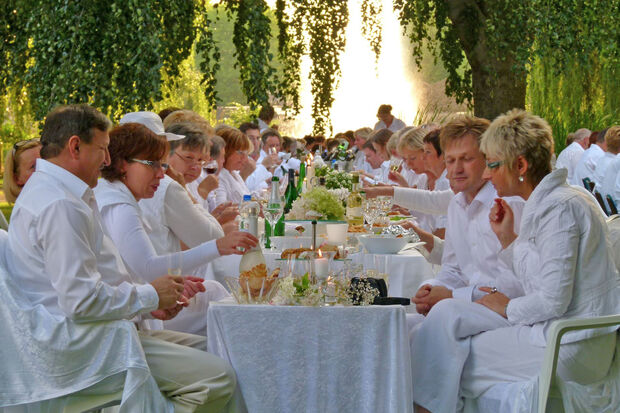 „Dîner en blanc“ im Bernhard-Bauer-Park ARCHIVFOTO: GEMEINDE WICKEDE (RUHR)