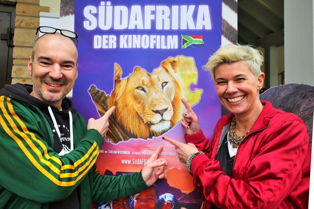 Die unabhängigen Filmemacher Christian Wüstenberg und Silke Schranz präsentieren ihren Kinofilm "Südafrika" bei der VHS im Wickeder Bürgerhaus. FOTO: PR
