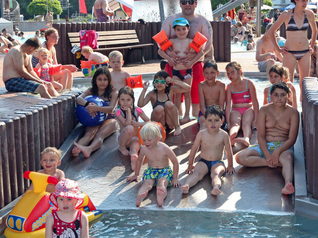 Kinderbecken mit Mini-Rutsche FOTO: ANDREAS DUNKER