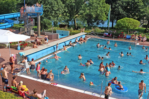Das Wickeder Freibad am Sonntagnachmittag FOTO: ANDREAS DUNKER