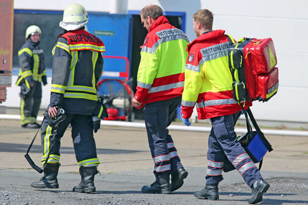 Feuerwehr und Rettungsdienst im Einsatz FOTO: ANDREAS DUNKER