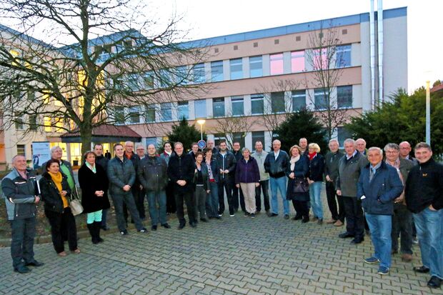 Der politische Rat der Gemeinde Wickede (Ruhr) vor der ZUE in Wimbern ARCHIVFOTO: ANDREAS DUNKER