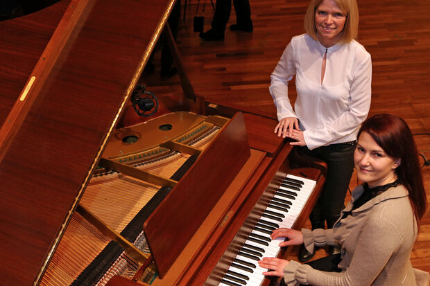 Sängerin Andrea Teutenberg und Pianistin Valentina Wekesser sind beim Adventskonzert in der evangelischen Christus-Kirche mit dabei. ARCHIVFOTO: ANDREAS DUNKER
