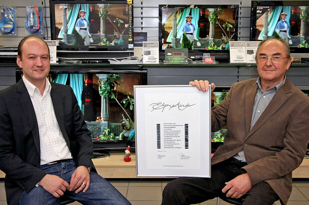 Christian und Werner Hering in ihrem Ladenlokal in der Oststraße in Wickede (von links) ARCHIVFOTO: ANDREAS DUNKER