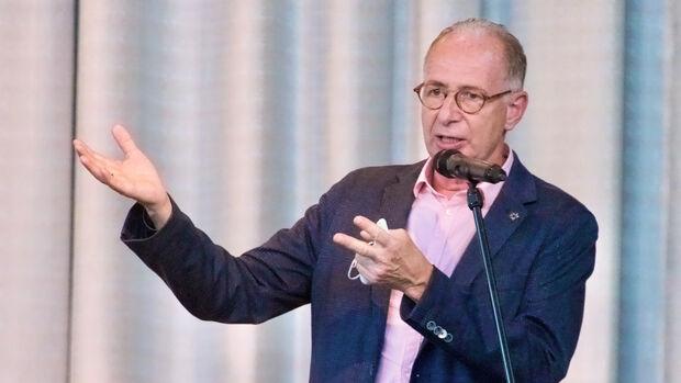 Pfarrer Dr. Christian Klein von der Evangelischen Kirchengemeinde Wickede (Ruhr) war während des Starkregens und Hochwassers selbst in der Eifel und erlebte das Unwetter live vor Ort mit. Er hatte deshalb die Idee zu einem Benefizkonzert. FOTO: ANDREAS DUNKER